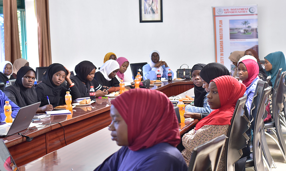 Students and professionals seated around a boardroom table during an ARABIYYA Professional Dialogue session